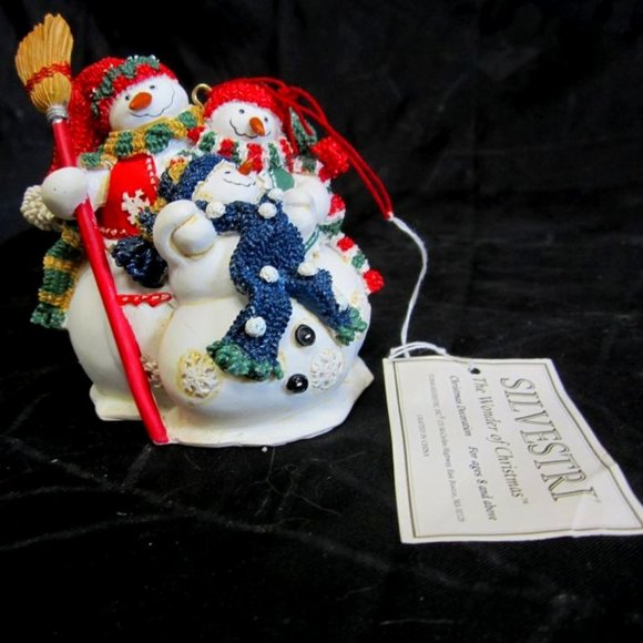 VINTAGE 2000 SILVESTRI SNOWMAN FAMILY ORNAMENT, RESIN, COUNTRY SNOWMAN MOTIF - Picture 1 of 6